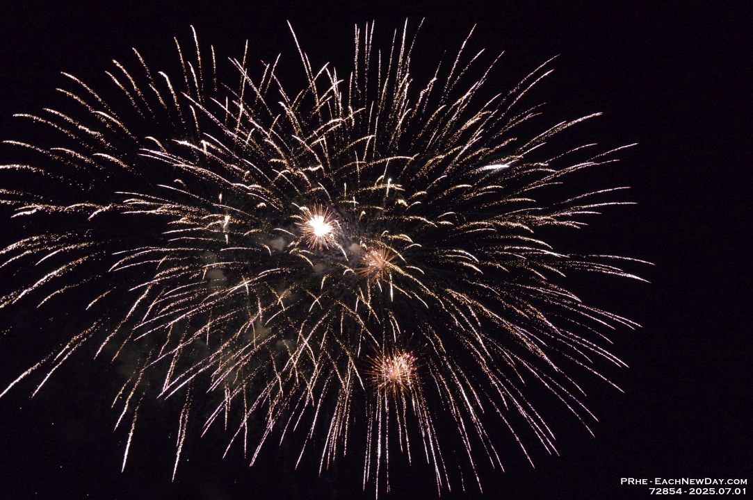 72854 -Canada Day concert - Fireworks at Joel Stone Park, Gananoque